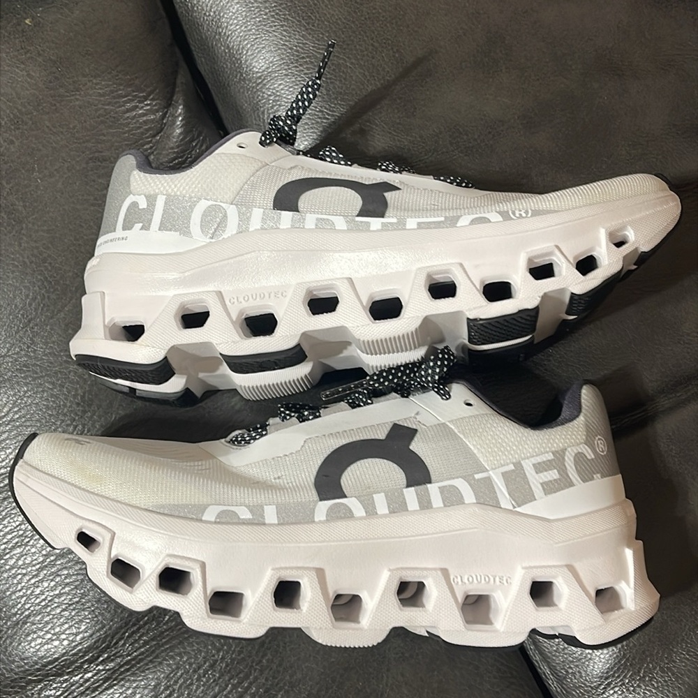 On Running Cloudtec Athletic Shoes - White and Gray